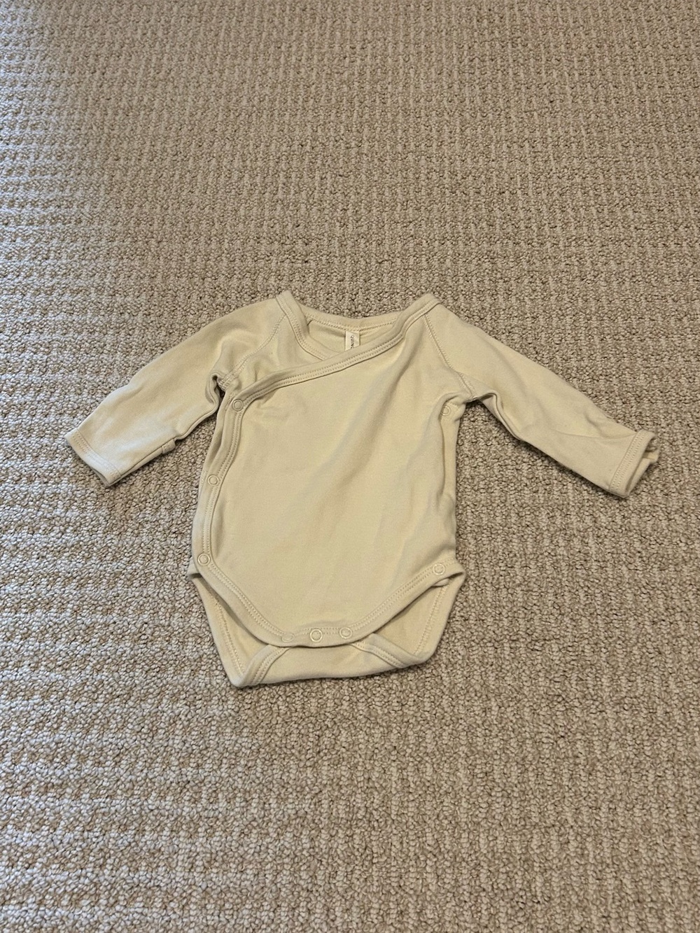 Quincy Mae Side Snap Long-Sleeve Bodysuit in Ivory/Beige NB